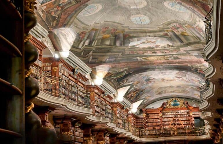 La-Biblioteca -barroca-del-Clementinum-frescos-del-techo-de-la-sala-barroca-biblioteca-nacional-de-Praga-marcosplanet