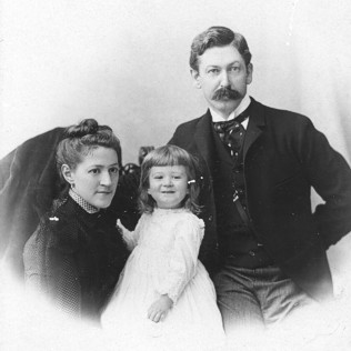 Lovecraft_Family,_1892